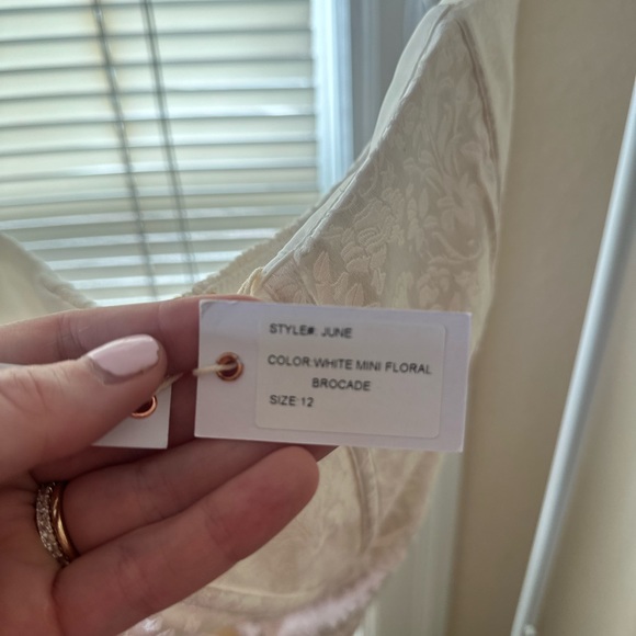 NWT V. Chapman White Brocade Bridal Dress SZ 12 - Picture 9 of 11